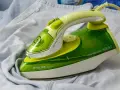 Ferro da stiro Philips EcoCare, 2400 W, pronto per stirare camicie.