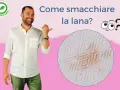 Uomo sorridente indica un ingrandimento di macchie gialle sulla lana bianca. Come smacchiare la lana?