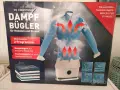 Cleanmaxx stira camicie: un manichino con camicia azzurra, vapore e frecce rosse indicano il funzionamento. Due programmi per abiti asciutti o umidi.