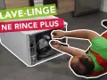 Un tecnico ripara una lavatrice che non risciacqua bene, lavorando sui componenti interni.