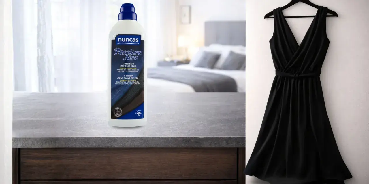 Detersivo per capi scuri che aiuta come ridare colore ai capi blu, mantenendoli intensi e brillanti.