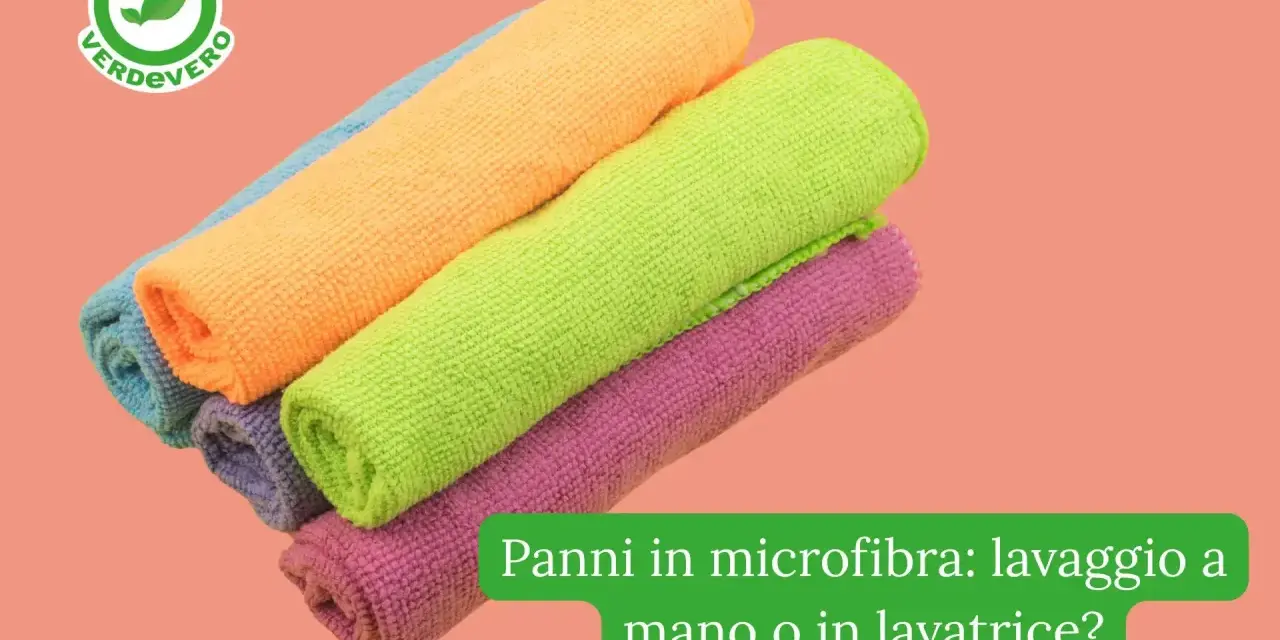 Panni colorati in microfibra tessuto, perfetti per ogni tipo di pulizia.