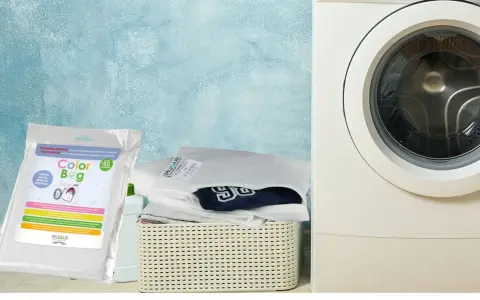 Busta salva-bucato Color Bag per lavatrice, protegge i capi colorati e chiari. Risparmia energia e detersivo.