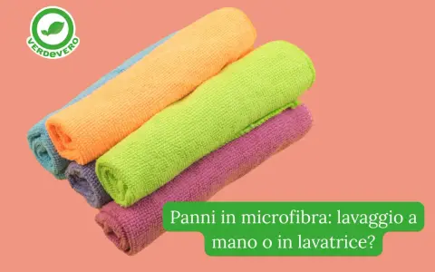 Panni colorati in microfibra tessuto, perfetti per ogni tipo di pulizia.