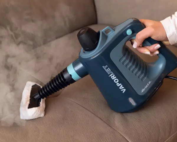 La vaporella Ariete VaporJet pulisce il divano, ma non esce vapore.
