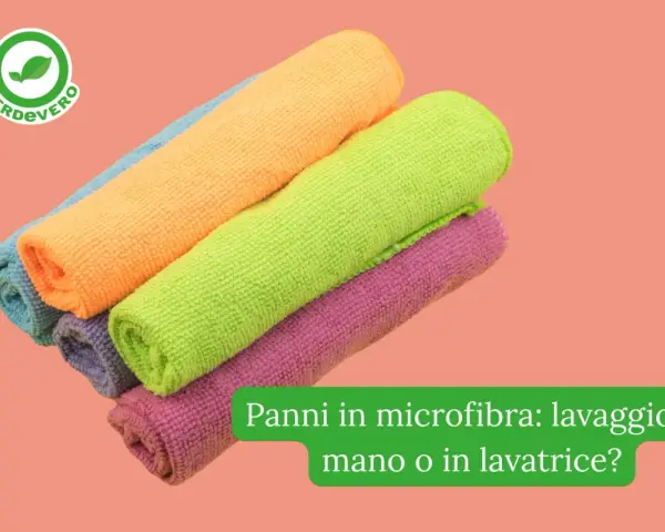 Panni colorati in microfibra tessuto, perfetti per ogni tipo di pulizia.