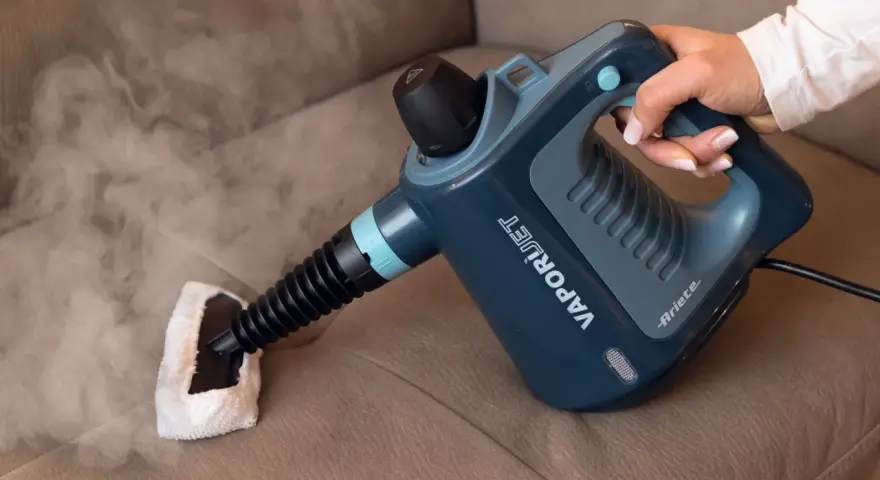 La vaporella Ariete VaporJet pulisce il divano, ma non esce vapore.