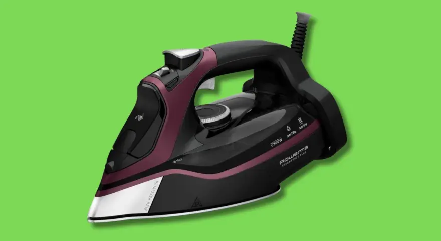 Ferro da stiro Rowenta Steamforce Plus, nero e bordeaux, con alta precisione e 2900W. Un ferro da stiro senza regolazione temperatura, ideale per stirare velocemente.