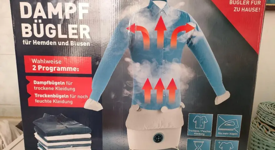 Cleanmaxx stira camicie: un manichino con camicia azzurra, vapore e frecce rosse indicano il funzionamento. Due programmi per abiti asciutti o umidi.