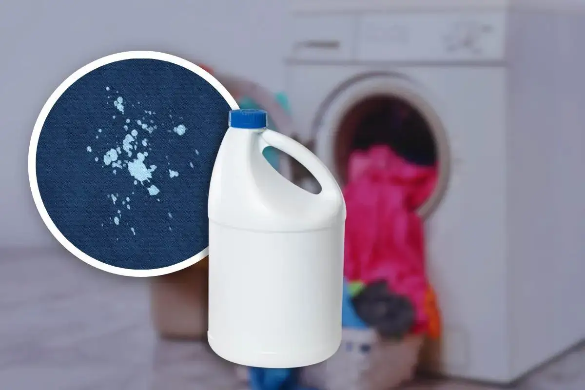 Bicarbonato per macchie di candeggina: un rimedio efficace per tessuti. La candeggina ha creato macchie bianche su un tessuto blu.